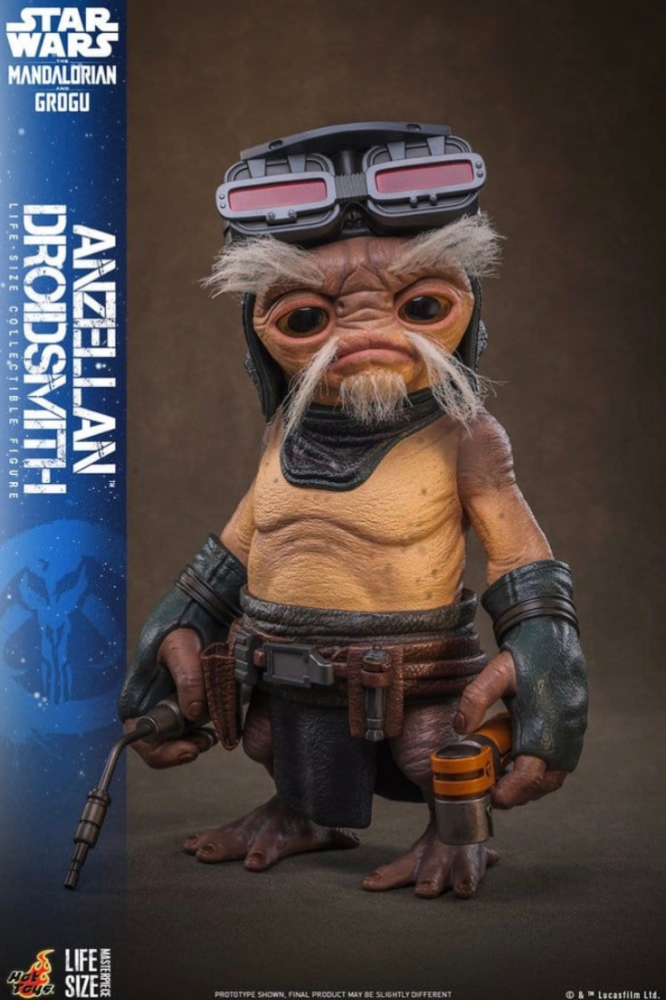 Figura Anzellan Droidsmith escala real 27 cm de Hot Toys basada en Star Wars The Mandalorian