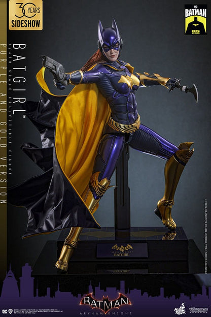 Figura Batgirl Purple and Gold Hot Toys 1/6 escala frontal - Batman Arkham Knight Videogame