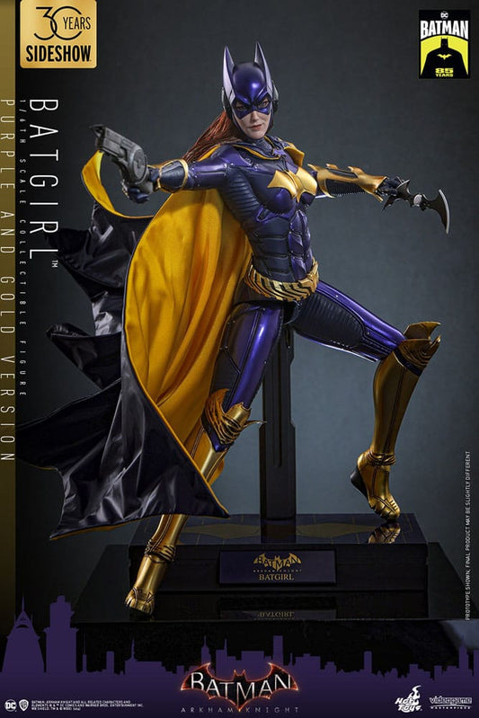 Figura Batgirl Purple and Gold Hot Toys 1/6 escala frontal - Batman Arkham Knight Videogame