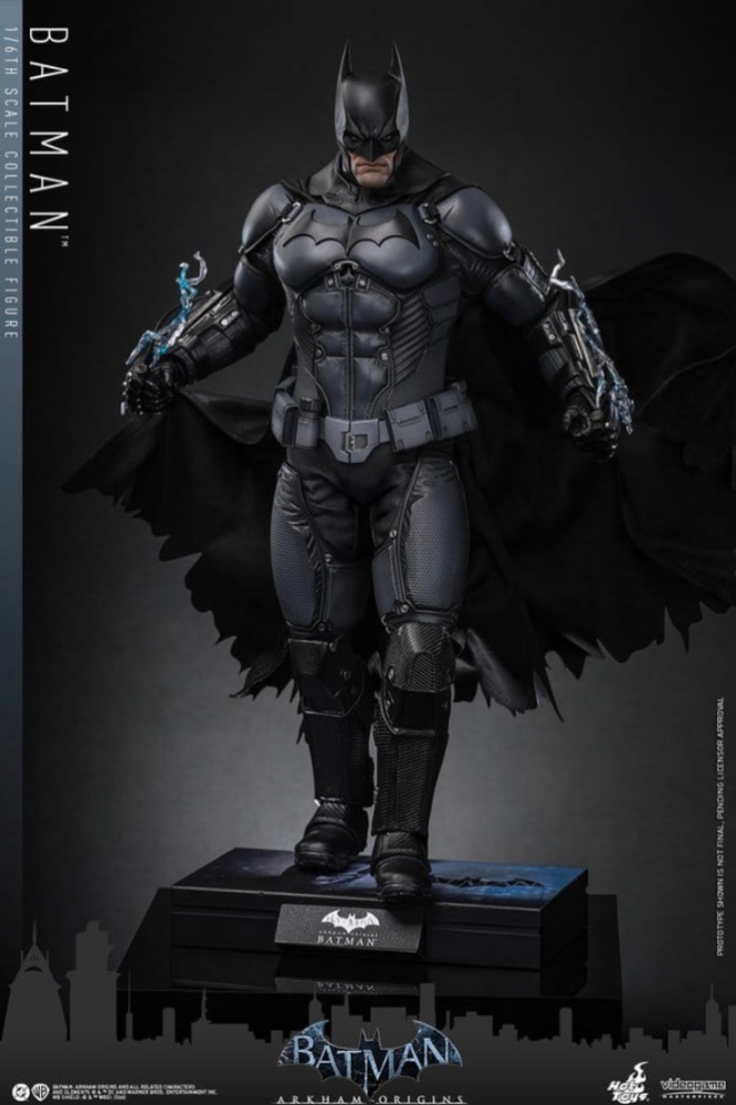 Figura Batman Arkham Origins Hot Toys escala 1/6 con armadura detallada