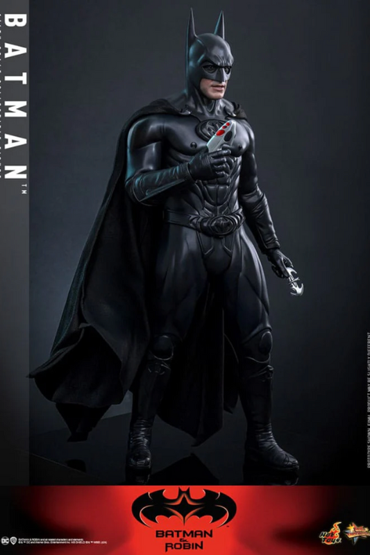 Figura Hot Toys Batman 1/6 con traje negro de la película Batman y Robin.