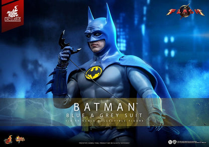 Caja de presentación figura Batman Blue & Grey Suit The Flash Hot Toys edición limitada