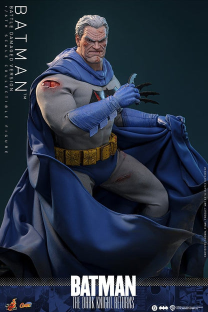 Figura Batman Comic Masterpiece 1/6 Hot Toys DC Comics vista lateral