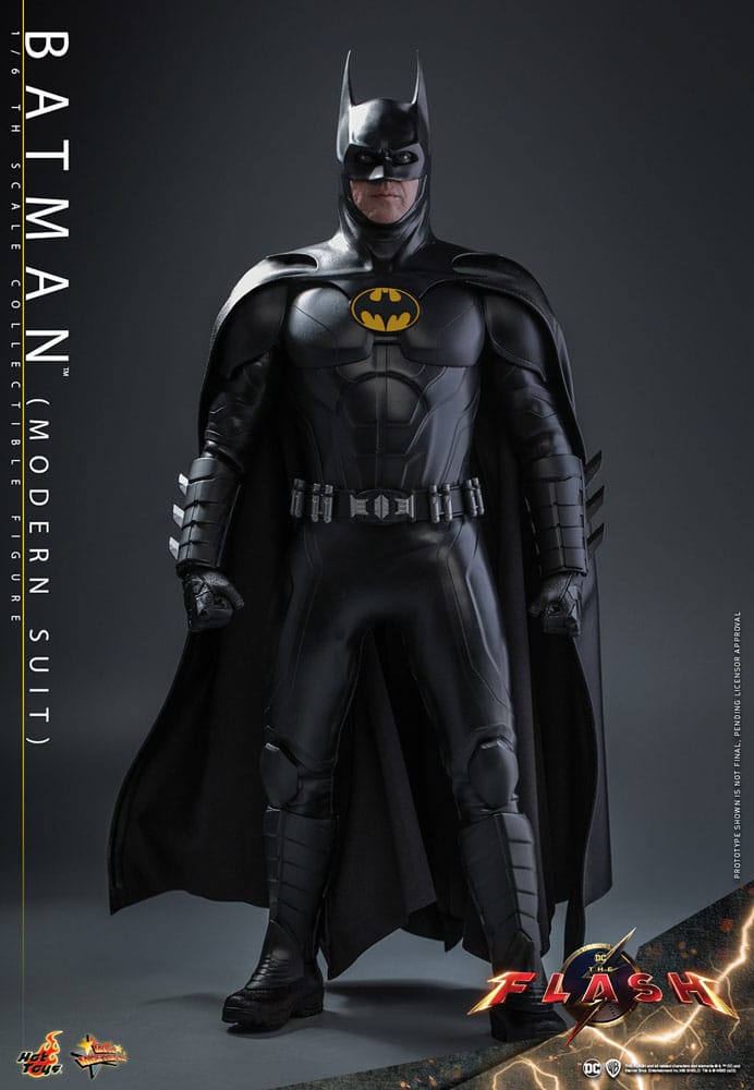 Figura de Batman (Modern Suit) con accesorios intercambiables – The Flash por Hot Toys