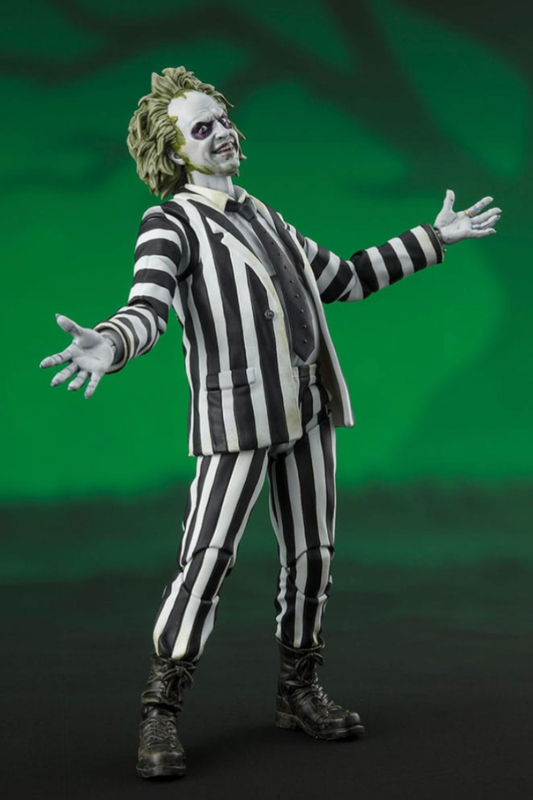 Figura Beetlejuice S.H. Figuarts Tamashii Nations con traje a rayas