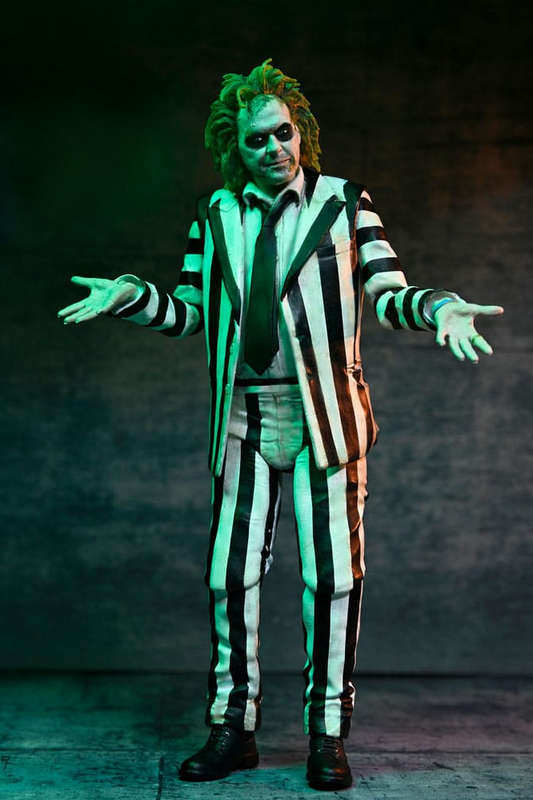 Figura completa de Beetlejuice con traje de rayas blanco y negro beetlejuice ultimate striped suit figura 18cm neca movie collectible.