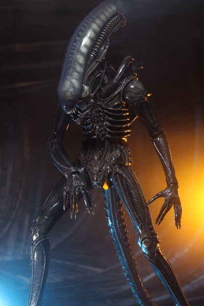Figura Big Chap Xenomorph 1/4 de NECA basada en Alien 1979 con acabado oscuro y diseño hiperrealista de gran tamaño