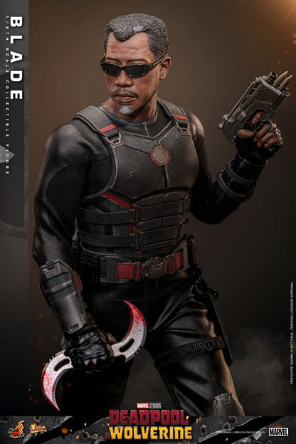 Figura de Blade de Hot Toys basada en la película Deadpool & Wolverine, escala 1/6.