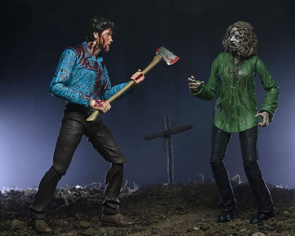 Figuras articuladas Bloody Ash y Cheryl Williams de NECA enfrentados – película Evil Dead.