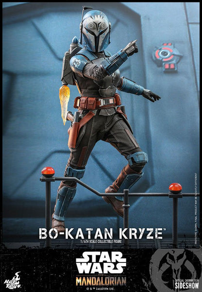 Figura Bo-Katan con pistolas bláster en pose de combate – Star Wars