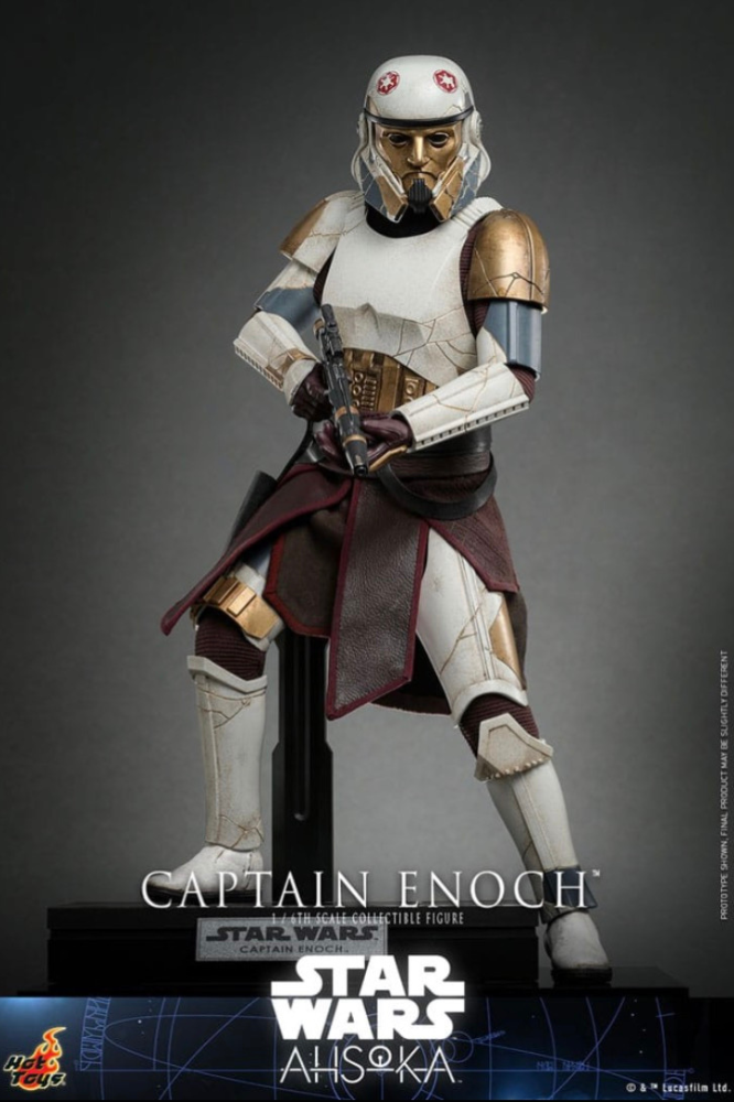 Figura Captain Enoch Hot Toys 1/6 vista frontal con armadura dorada