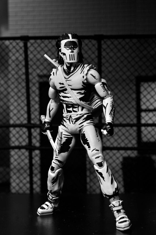 Figura Casey Jones Black & White de 18 cm de NECA inspirada en los cómics de Teenage Mutant Ninja Turtles.