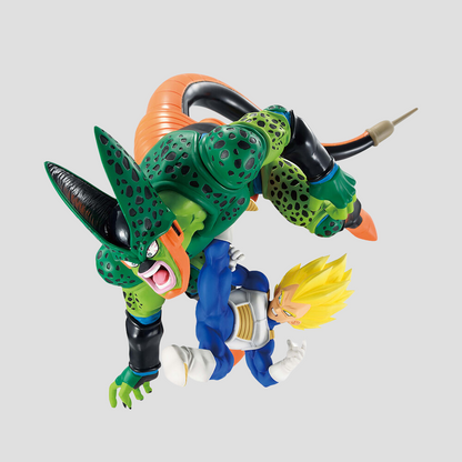 Figura oficial Banpresto con Cell aplastando a Vegeta en Dragon History II.