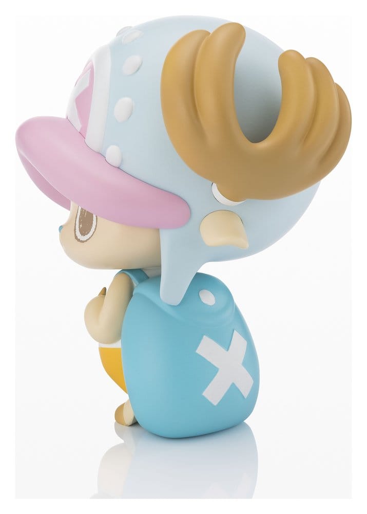 Figura Chopper Tekupiku One Piece vista lateral con gorro azul y cuernos