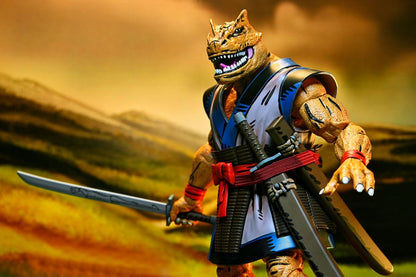 Figura articulada Chote NECA con espada y antorcha del universo TMNT Mirage Comics.