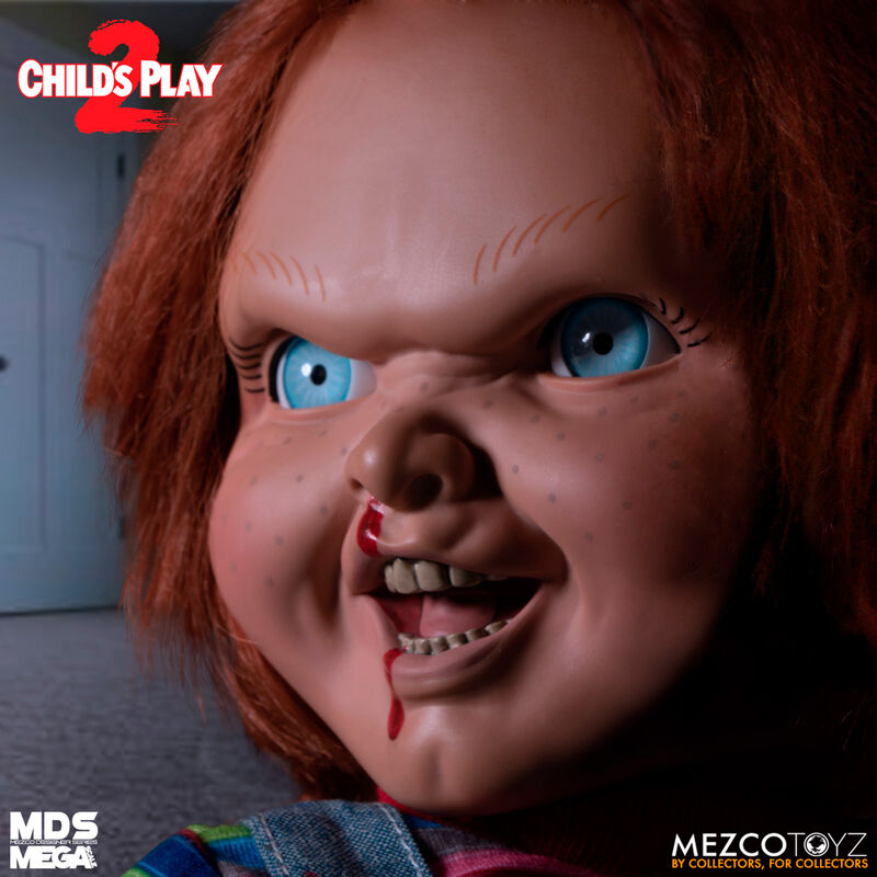 Figura articulada de Chucky con frases en inglés y accesorios – Mezco 38 cm