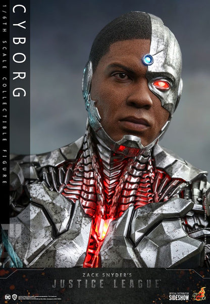 Primer plano de la figura Cyborg 1/6 de Hot Toys con detalle del rostro – Zack Snyder’s Justice League
