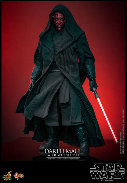 Primer plano de Darth Maul con rostro detallado y pintura roja – Hot Toys