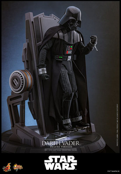 Detalle de la armadura y casco de la figura Darth Vader Deluxe Version de Hot Toys.
