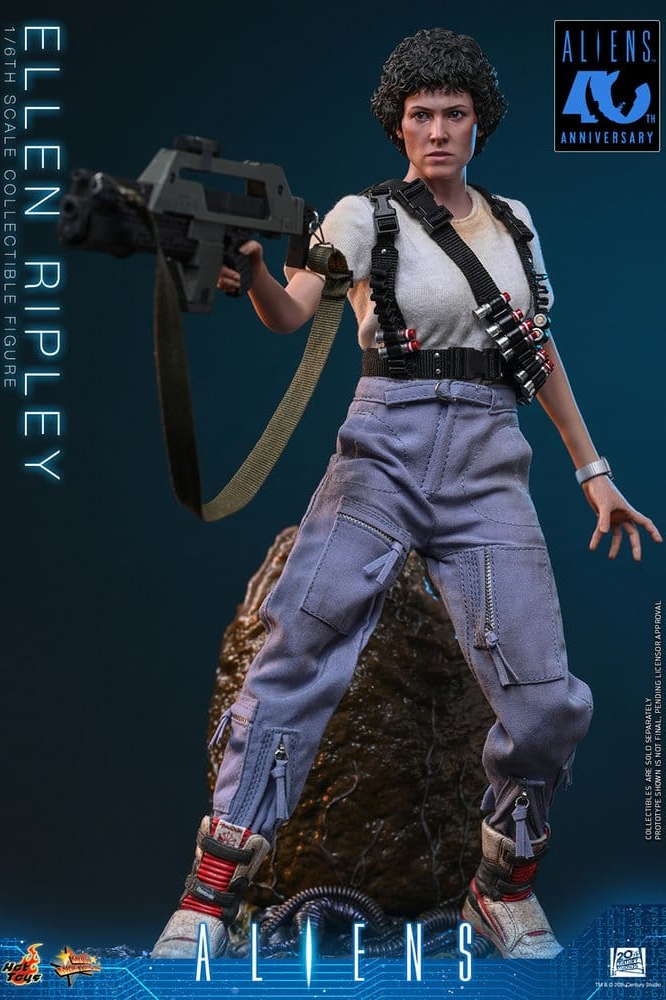 Figura Ellen Ripley Hot Toys Aliens Movie Masterpiece escala 1/6 con rifle de pulso M41A y lanzallamas M240
