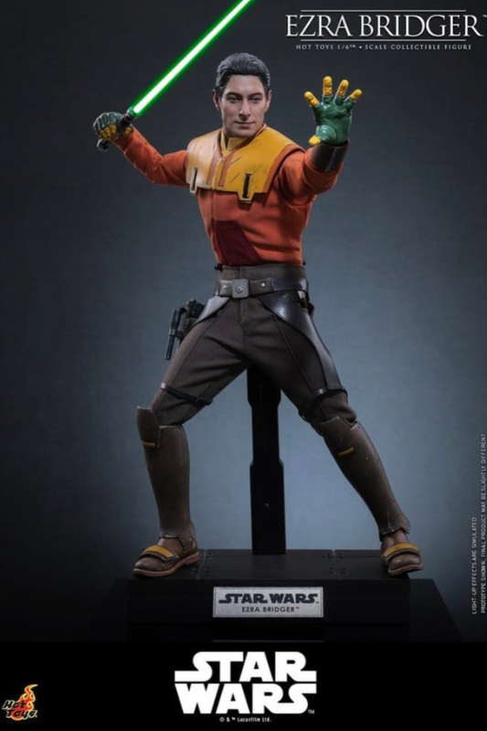 Figura Ezra Bridger Hot Toys Movie Masterpiece 1/6 de Star Wars Rebels con sable de luz verde
