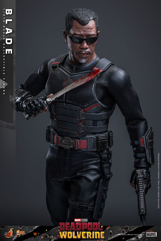 Vista de los accesorios incluidos con Blade: bazuca, espada y arsenal.