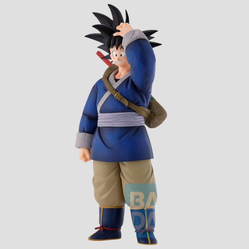 Imagen lateral de la figura de Goku con bastón y traje alternativo.