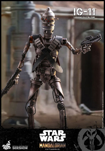 Detalle de la figura IG-11 Hot Toys con acabados realistas de Star Wars.