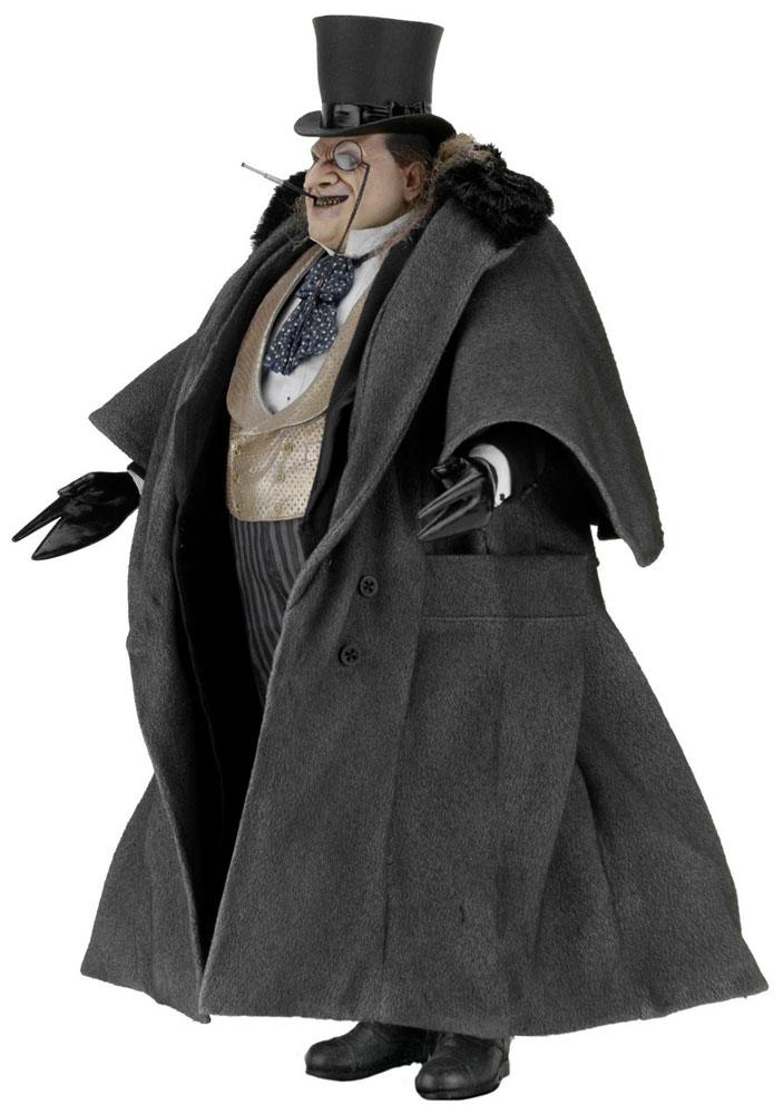 Figura del Pingüino de Batman Vuelve vista lateral, escala 1/4 de NECA.