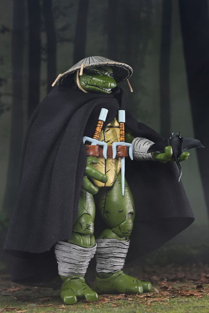 Figura articulada Old Man Raphael con capa y accesorios de NECA inspirada en Teenage Mutant Ninja Turtles.