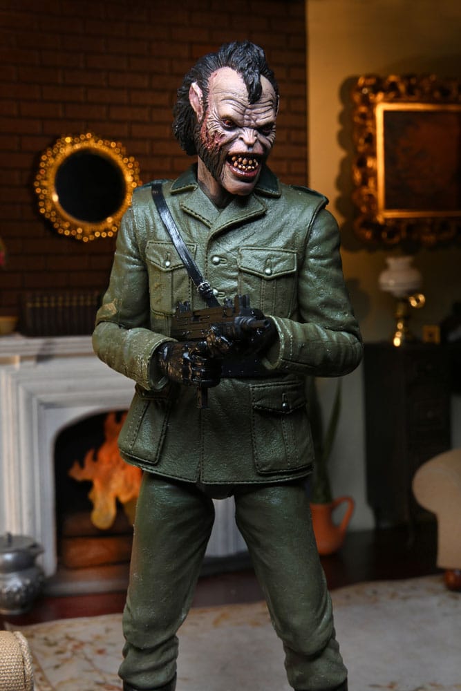 Figura de colección NECA con cabeza alternativa y accesorios.