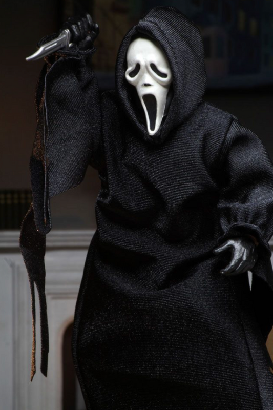 Figura Ghostface NECA Retro Cloth Updated 20 cm con ropa de tela.