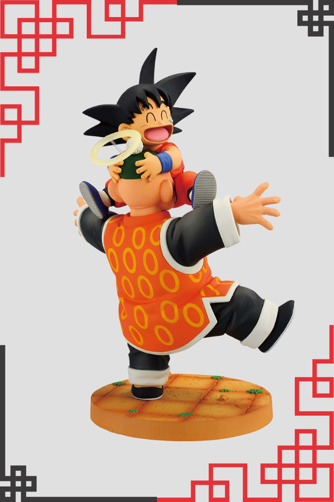 Figura de Goku niño abrazando a su abuelo Son Gohan en una escena emotiva de Dragon Ball.