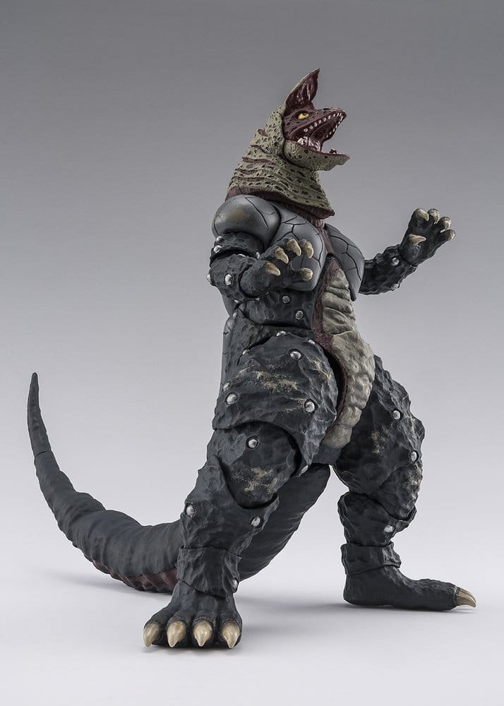 Figura Golza Ultraman vista lateral con cola y textura detallada S.H.Figuarts