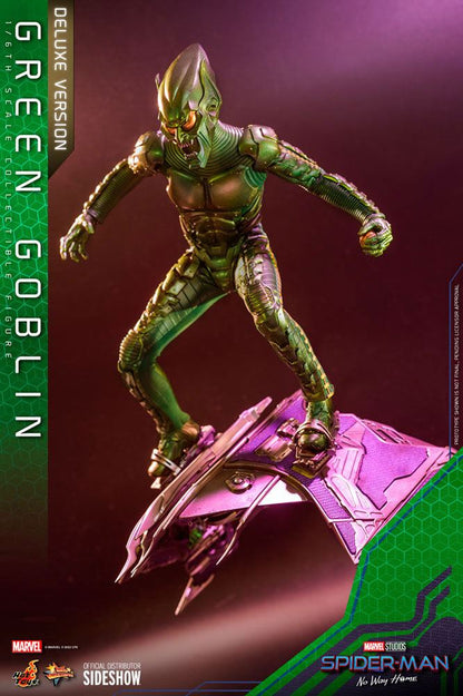 Figura Green Goblin Deluxe Version Hot Toys con armadura verde y bomba calabaza.