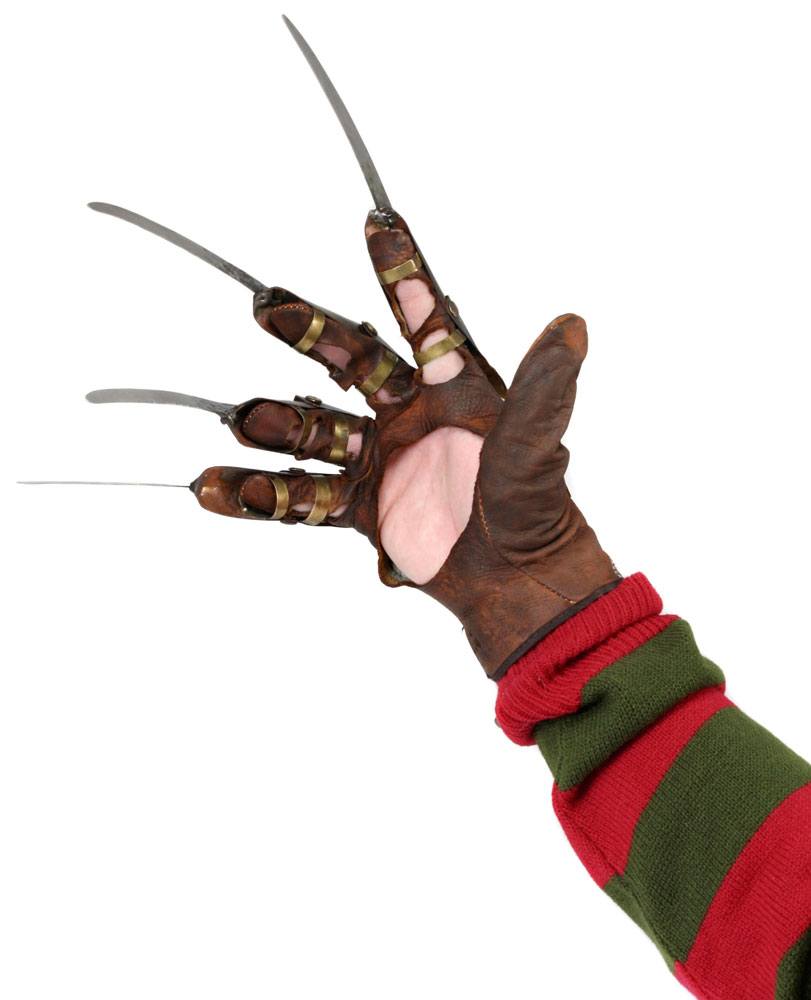 Detalle de la réplica del guante de Freddy Krueger – película Elm Street 3.