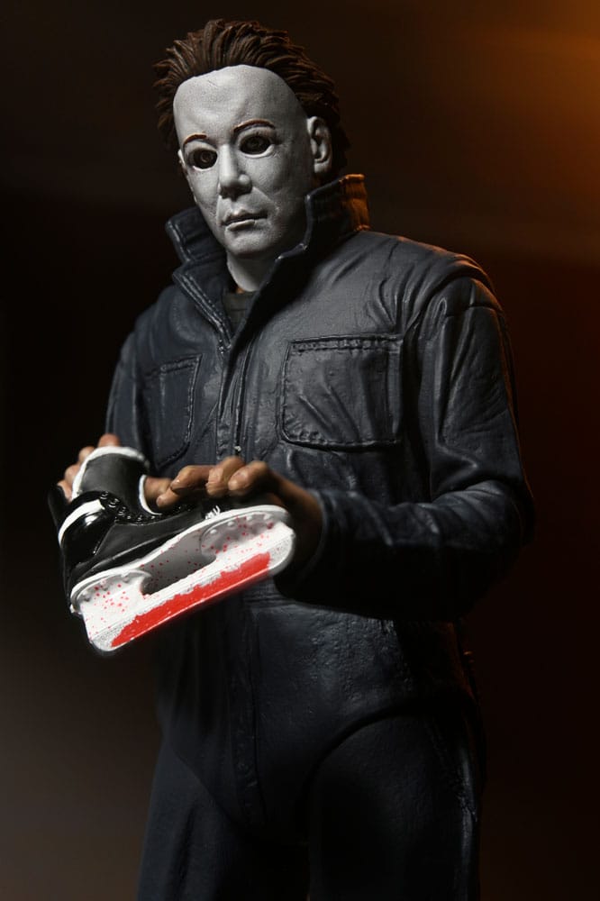 Figura de colección NECA Michael Myers con cuchillo y accesorios.
