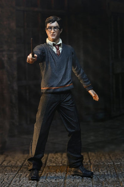 Figura Harry Potter Legacy Collection NECA 18 cm vista frontal con varita