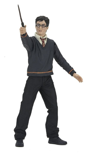 Figura Harry Potter NECA detalle frontal con uniforme Hogwarts y varita