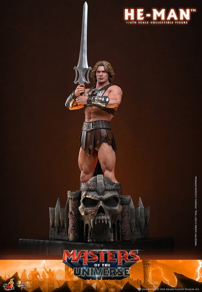 He-Man basado en Nicholas Galitzine figura Hot Toys Masters of the Universe
