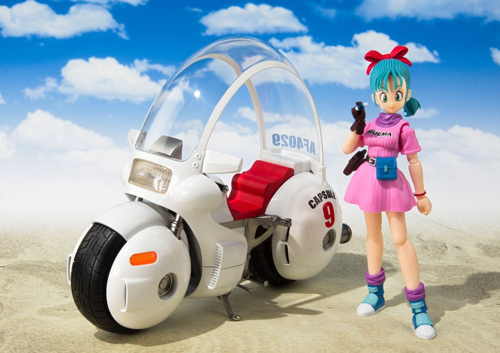 Vehículo Hoipoi No. 9 junto a Bulma y Goku en desierto – escena icónica de Dragon Ball.