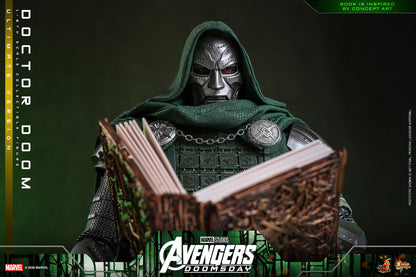 DOCTOR DOOM FIGURA HOT TOYS AVENGERS: DOOMSDAY ULTIMATE VERSION 1/6 31 CM