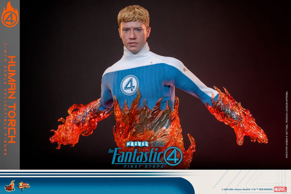 Human Torch Hot Toys con traje azul y efectos de fuego translúcidos.