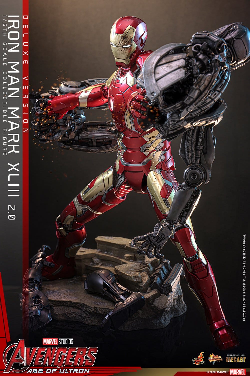 Figura Iron Man Mark XLIII 2.0 Deluxe Hot Toys 1/6 Diecast con Ultron Sentry Avengers Age of Ultron