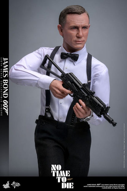Detalle de traje esmoquin en figura Hot Toys James Bond