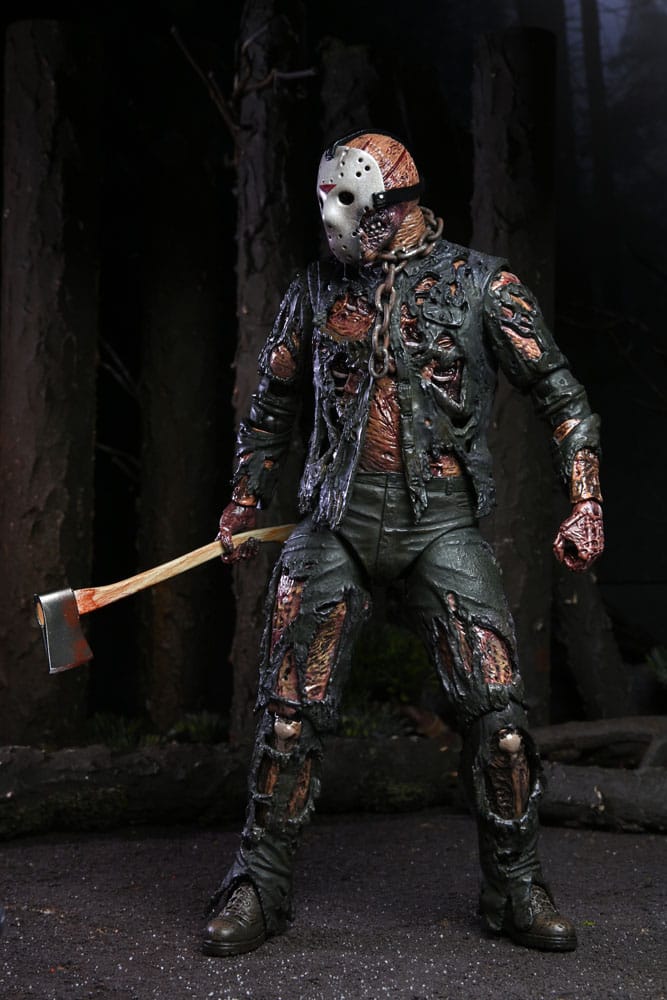 Jason Voorhees New Blood con ropa desgarrada y detalles de deterioro – edición NECA Ultimate.
