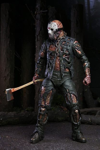 Jason Voorhees New Blood con ropa desgarrada y detalles de deterioro – edición NECA Ultimate.
