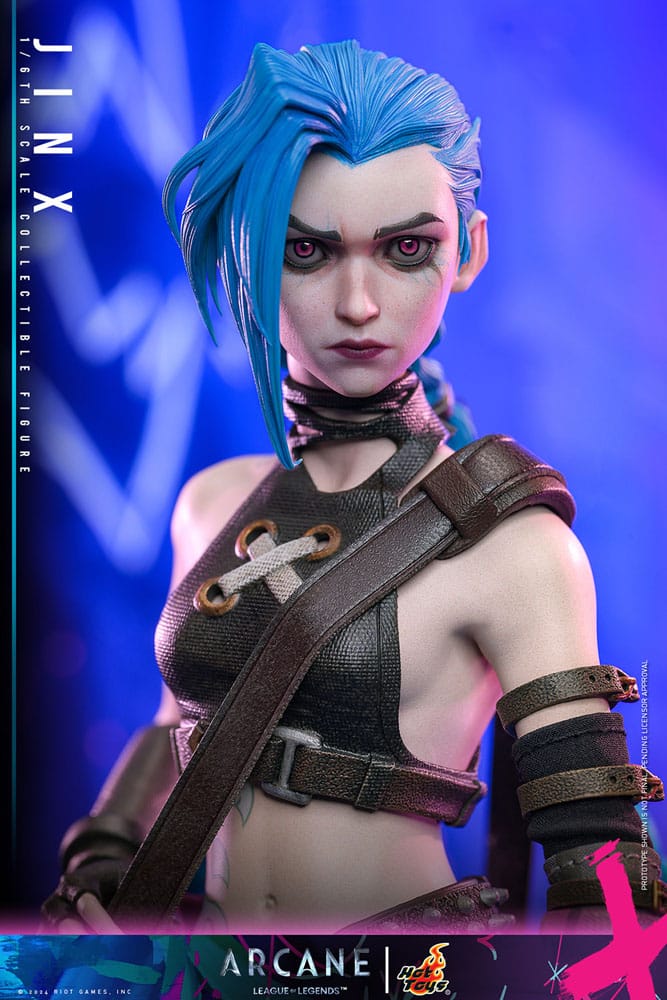 Jinx con vestimenta personalizada y base expositora de Arcane.