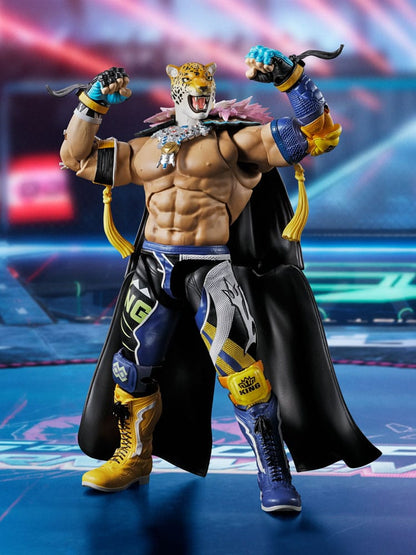 Detalle de la figura King Tekken S.H. Figuarts en pose de combate