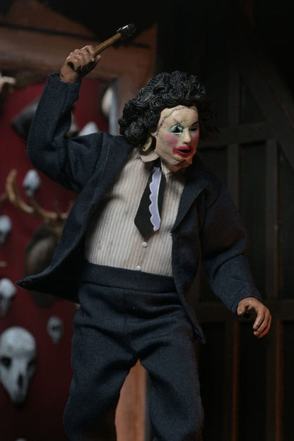 Leatherface NECA con motosierra y accesorios
